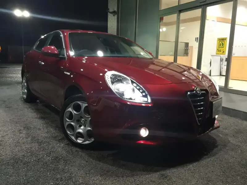 カタログ画像：ジュリエッタ（GIULIETTA） クラシカ 2013年6月 ABA-940141 1400cc メタリックレッド 燃費15.6km / l メイン