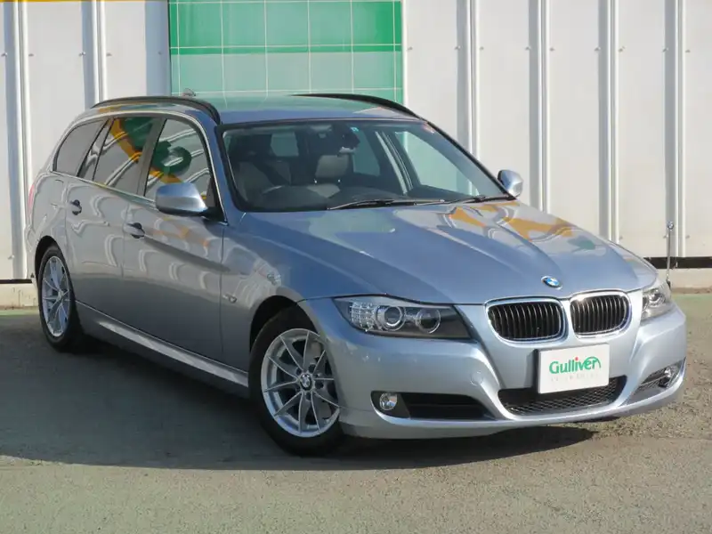 カタログ画像：３シリーズ（3 SERIES） ３２０ｉツーリング 2010年5月 LBA-US20 2000cc ブルー・ウォーター（メタリック・カラー） 燃費13.0km / l メイン（その他）