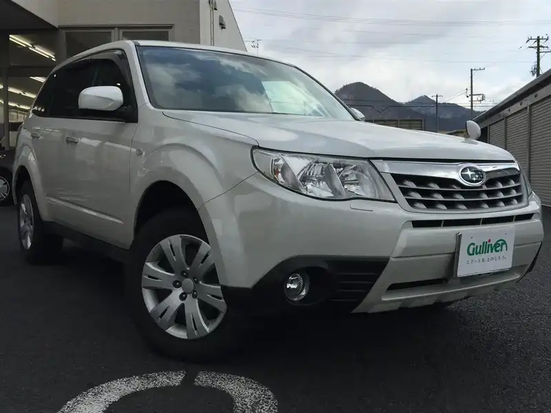 カタログ画像：フォレスター（FORESTER） ２．０Ｘ 2011年8月 DBA-SHJ 2000cc サテンホワイト・パール 燃費15.2km / l  メイン（その他）