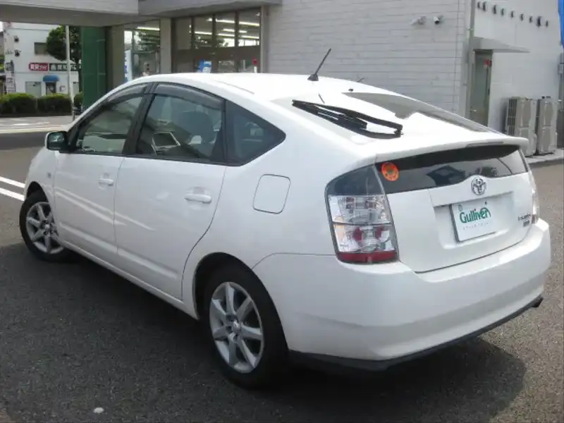 カタログ画像：プリウス（PRIUS） Ｓツーリングセレクション プレミアム 2004年8月 DAA-NHW20 1500cc ホワイトパールクリスタルシャイン 燃費30.0km / l  バック