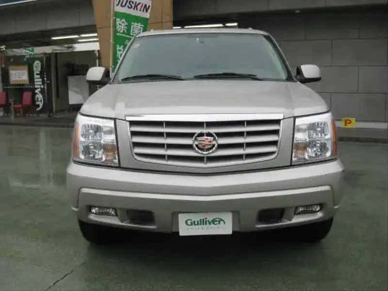 カタログ画像：キャデラックエスカレード（CADILLAC ESCALADE） ベースグレード 2004年1月 6000cc クイックシルバー フロント