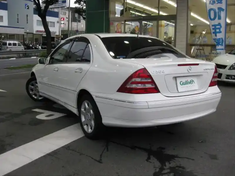 カタログ画像：Ｃクラス（C-CLASS） Ｃ２００コンプレッサー 2006年3月 DBA-203042 1800cc アラバスターホワイト（Ｓ） 燃費11.4km / l  バック