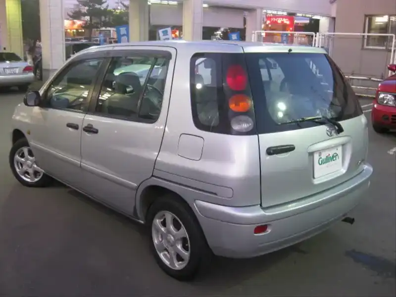 カタログ画像：ラウム（RAUM） ラウム ウォークスルータイプ Ｇパッケージ 1998年8月 GF-EXZ15 1500cc シルバーメタリック 燃費12.2km / l  バック