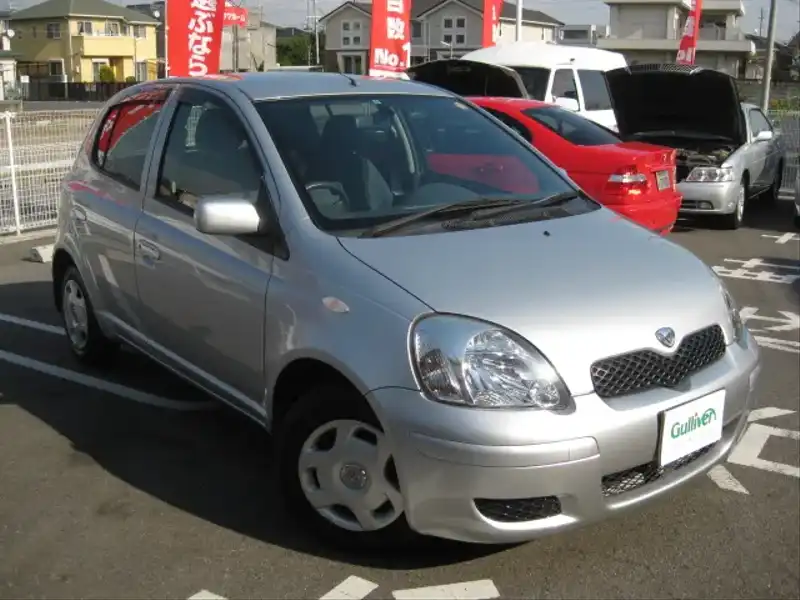 カタログ画像：ヴィッツ（VITZ） Ｆ Ｌパッケージ ナビスペシャル 2002年12月 UA-NCP15 1300cc シルバーマイカメタリック 燃費16.6km / l  メイン