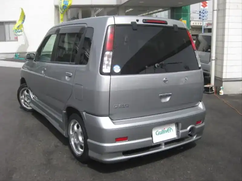 カタログ画像：キューブ（CUBE） バージョン－Ｓ 2001年8月 TA-AZ10 1300cc ソニックシルバー（Ｍ） 燃費14.8km / l  バック