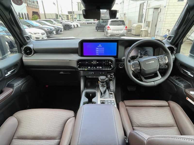 カタログ画像：ランドクルーザー２５０（LAND CRUISER 250） ＺＸ 2024年4月 3DA-GDJ250W 2800cc プラチナホワイトパールマイカ 燃費11.0km / l フロント