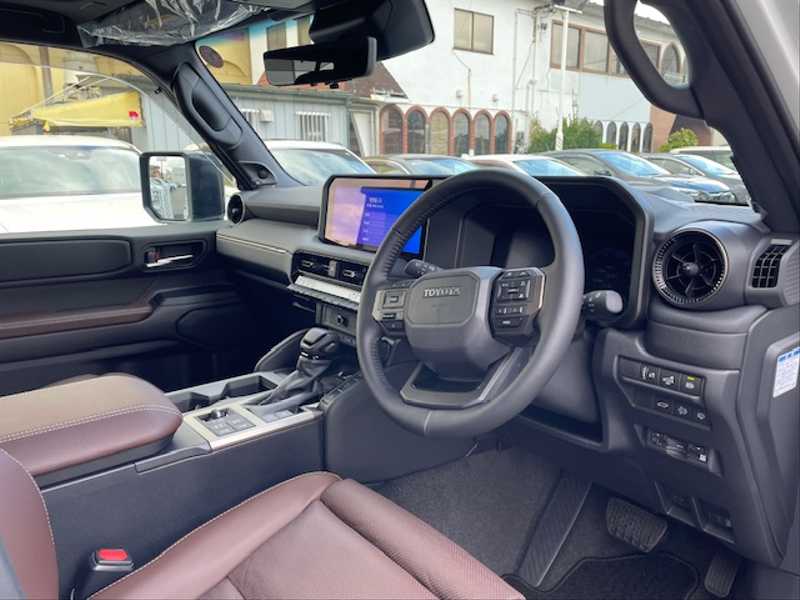 カタログ画像：ランドクルーザー２５０（LAND CRUISER 250） ＺＸ 2024年4月 3DA-GDJ250W 2800cc プラチナホワイトパールマイカ 燃費11.0km / l フロント