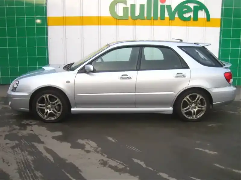 カタログ画像：インプレッサスポーツワゴン（IMPREZA SPORTS WAGON） ＷＲＸ 2003年9月 TA-GGA 2000cc プレミアムシルバー・メタリック 燃費11.8km / l  外装