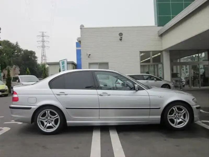 10082257 | カタログ画像：３シリーズ（3 SERIES） ３１８ｉ Ｍスポーツパッケージ 2004年4月 GH-AY20 2000cc 外装