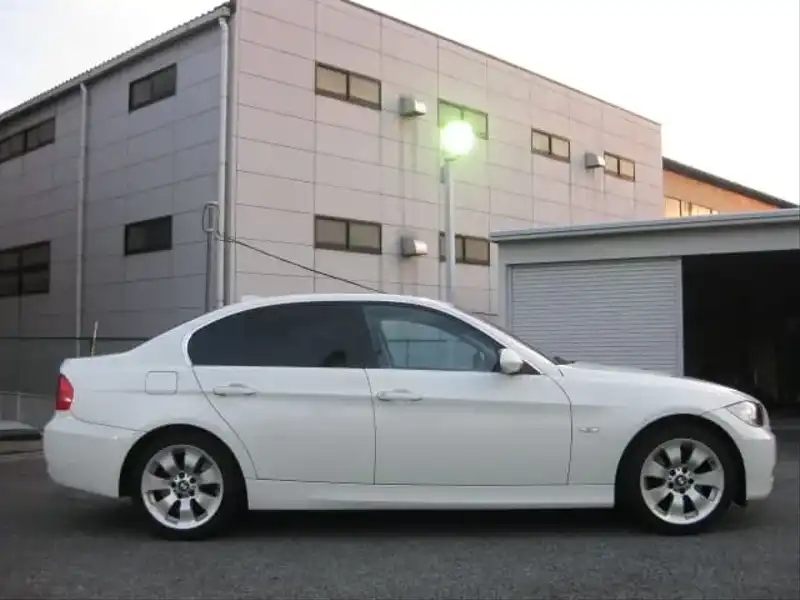 カタログ画像：３シリーズ（3 SERIES） ３３０ｉ ハイラインパッケージ 2005年9月 ABA-VB30 3000cc 燃費9.3km / l  外装