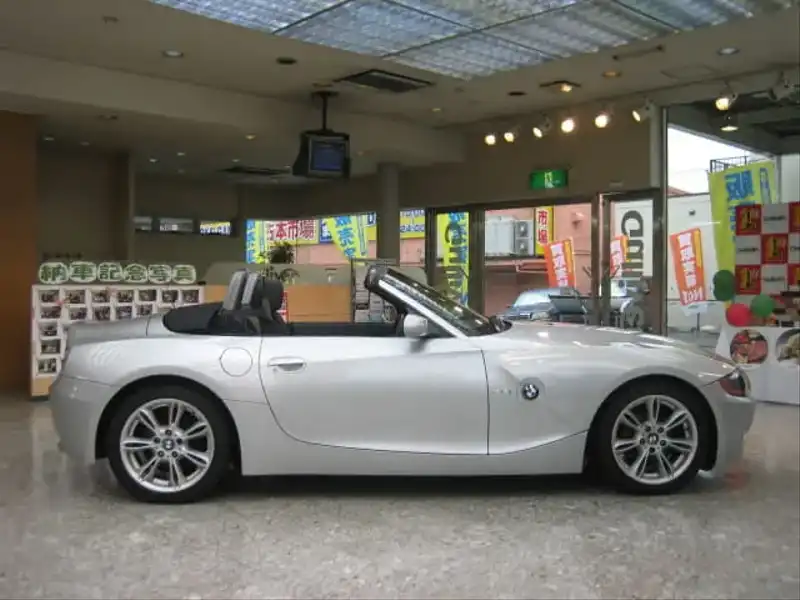 10013041 | カタログ画像：Ｚ４（Z4） ２．５ｉ 2003年10月 GH-BT25 2500cc チタンシルバー（メタリックカラー） 外装