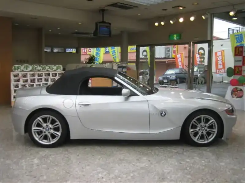 カタログ画像：Ｚ４（Z4） ２．５ｉ 2003年10月 GH-BT25 2500cc チタンシルバー（メタリックカラー） 燃費9.5km / l  外装