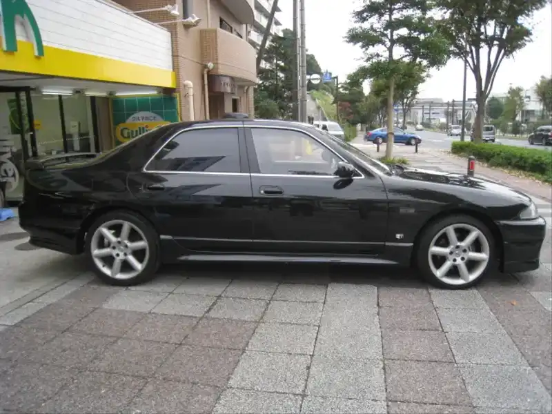 カタログ画像：スカイライン（SKYLINE） ＧＴＳ－４ 1991年8月 E-HNR32 2000cc ブラック（ＰＭ） 燃費7.0km / l  外装
