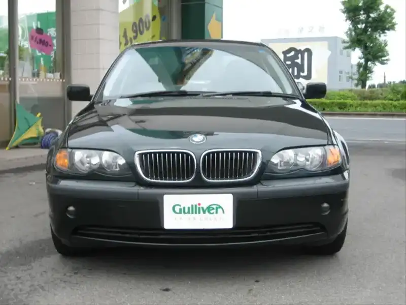 カタログ画像：３シリーズ（3 SERIES） ３２０ｉ 2001年10月 GH-AV22 2200cc オックスフォード・グリーンII（メタリック・カラー） 燃費9.8km / l  フロント