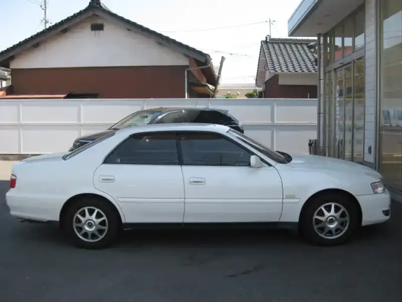 1000061 | カタログ画像：チェイサー（CHASER） ２．５アバンテ・ロードリー 2000年12月 GF-JZX100 2500cc スーパーホワイトパールマイカ 外装