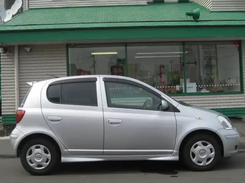 カタログ画像：ヴィッツ（VITZ） Ｕ Ｌパッケージ ナビスペシャル 2002年12月 UA-SCP13 1300cc シルバーマイカメタリック 燃費23.5km / l  外装