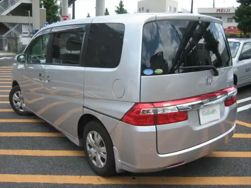 カタログ画像：ステップワゴン（STEPWAGON） Ｇ サイドリフトアップシート車 2009年3月 DBA-RG1 2000cc アラバスターシルバー・メタリック 燃費12.6km / l  バック