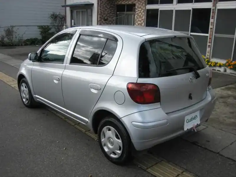 カタログ画像：ヴィッツ（VITZ） Ｕ Ｄパッケージ 2002年8月 UA-NCP10 1300cc 燃費18.0km / l  バック