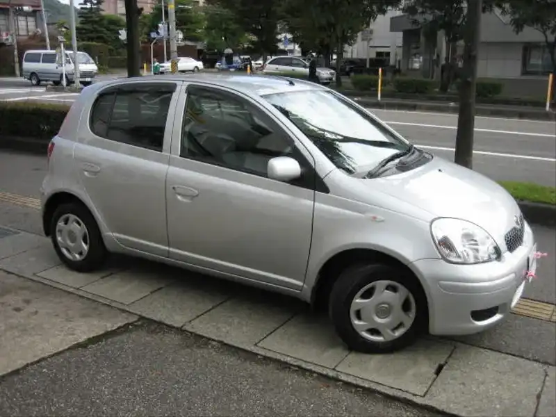 カタログ画像：ヴィッツ（VITZ） Ｕ Ｄパッケージ 2002年8月 UA-NCP10 1300cc 燃費18.0km / l  外装