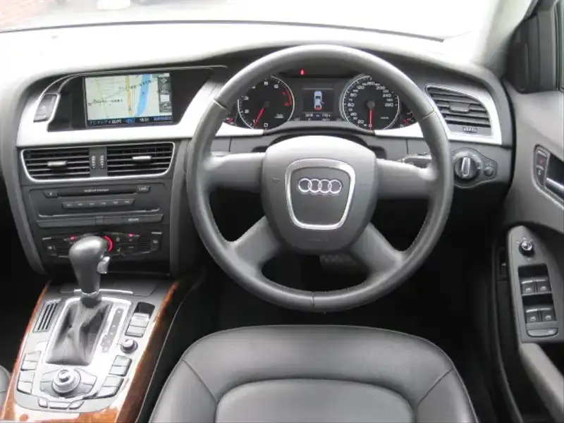 カタログ画像：Ａ４（A4） １．８ＴＦＳＩ 2010年7月 ABA-8KCDH 1800cc 燃費13.4km / l  内装