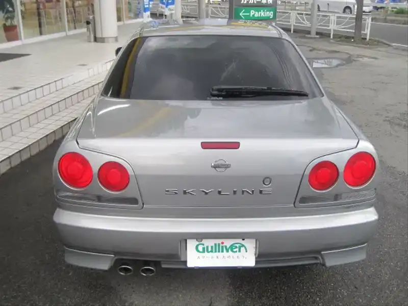 カタログ画像：スカイライン（SKYLINE） ２５ＧＴ－Ｖ 1999年2月 GF-ER34 2500cc ソニックシルバー（Ｍ） 燃費11.0km / l  バック