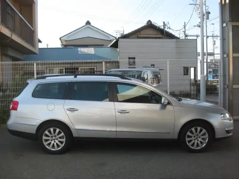 カタログ画像：パサートヴァリアント（PASSAT VARIANT） ２．０ 2007年1月 GH-3CBVY 2000cc リフレックスシルバーメタリック 燃費11.0km / l  外装