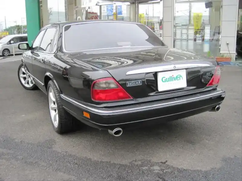 カタログ画像：ＸＪ（XJ） ＸＪ６－４．０Ｓ 1995年10月 E-JLDA 4000cc ブラックｏｒウエストミンスターブルー 燃費6.9km / l  バック