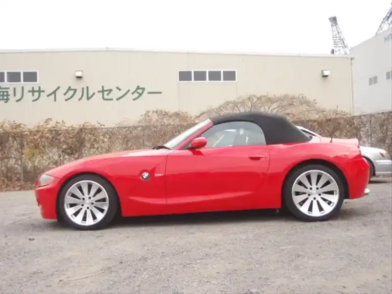 10029074 | カタログ画像：Ｚ４（Z4） ２．５ｉ 2005年9月 GH-BT25 2500cc ライト・レッド（ソリッド・カラー） 外装