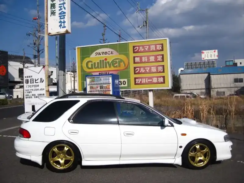 カタログ画像：インプレッサスポーツワゴン（IMPREZA SPORTS WAGON） ＷＲＸ ＳＴｉバージョンⅥ 1999年9月 GF-GF8 2000cc ピュアホワイト 燃費10.2km / l  外装