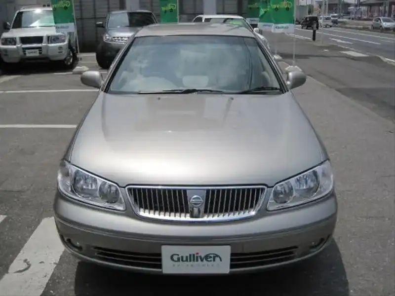 カタログ画像：ブルーバードシルフィ（BLUEBIRD SYLPHY） １８Ｖｉ ７０ｔｈ 2003年5月 UA-QG10 1800cc チタニウムシルバー（Ｍ） 燃費16.0km / l  フロント