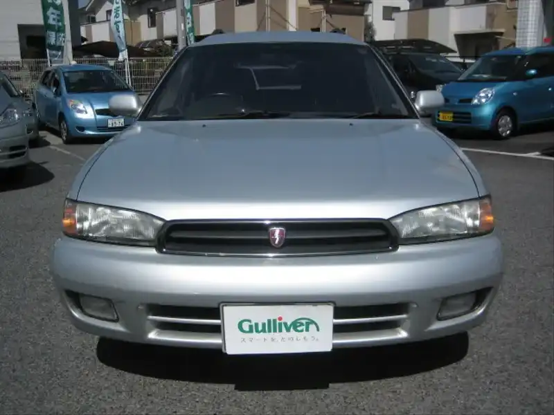 カタログ画像：レガシィツーリングワゴン（LEGACY TOURING WAGON） ブライトンゴールド 1997年9月 E-BG5 2000cc ライトシルバー・メタリック 燃費11.2km / l  フロント