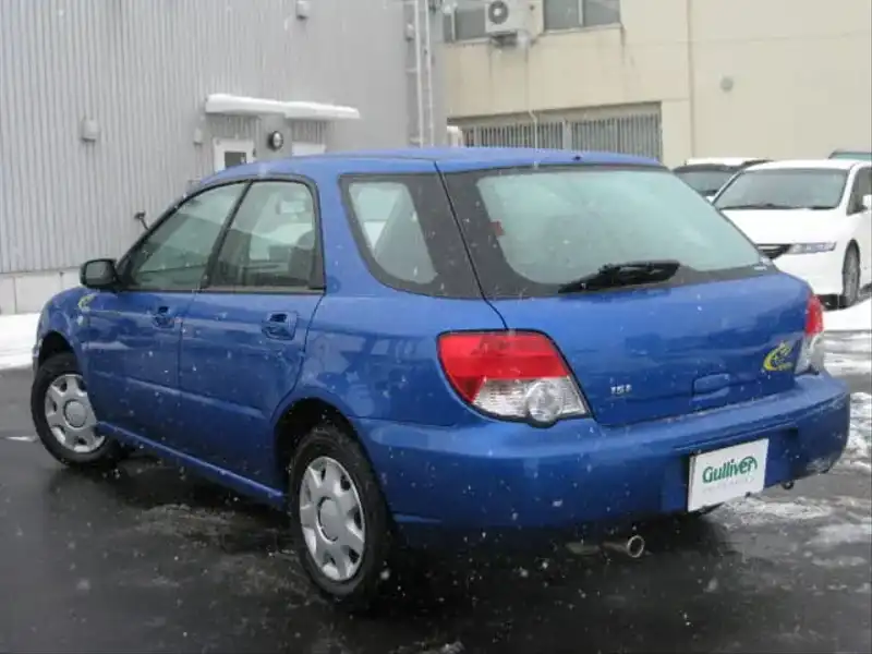 カタログ画像：インプレッサスポーツワゴン（IMPREZA SPORTS WAGON） １５ｉ 2004年6月 TA-GG3 1500cc ＷＲブルー・マイカ 燃費13.4km / l  バック