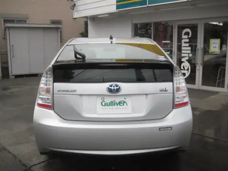 カタログ画像：プリウス（PRIUS） Ｓツーリングセレクション 2009年5月 DAA-ZVW30 1800cc シルバーメタリックorアイスバーグシルバーマイカメタリック 燃費35.5km / l  バック