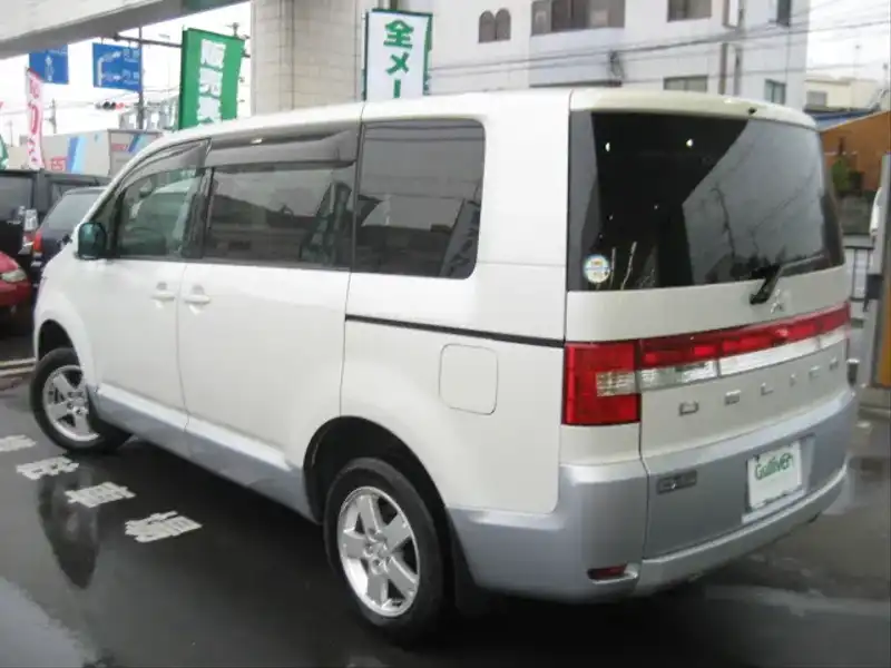 10052987 | カタログ画像：デリカＤ：５（DELICA D:5） Ｇ ナビパッケージ 2009年1月 DBA-CV5W 2400cc ウォームホワイトパール／クールシルバーメタリックorウォームホワイトパール バック