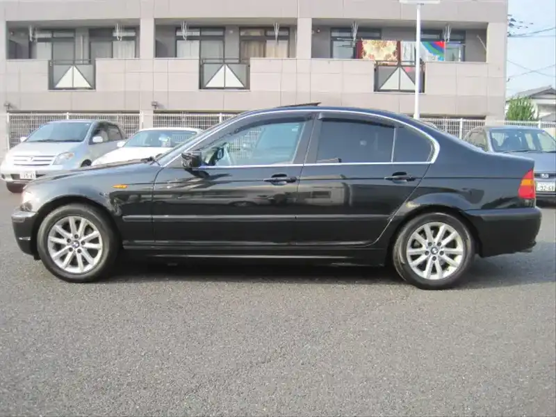 カタログ画像：３シリーズ（3 SERIES） ３２５ｉ 2003年4月 GH-AV25 2500cc ブラックII（ソリッド・カラー） 燃費9.4km / l  外装