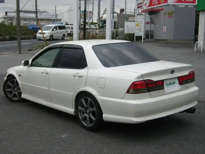 カタログ画像：アコード（ACCORD） ２．０ＶＴＳ 2001年5月 LA-CL3 2000cc プレミアムホワイト・パール 燃費13.8km / l  バック