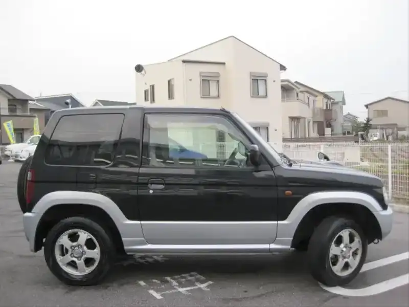 カタログ画像：パジェロミニ（PAJERO MINI） ＶＲ 2005年12月 ABA-H58A 660cc ブラックマイカ／クールシルバーメタリック・２トーン 外装