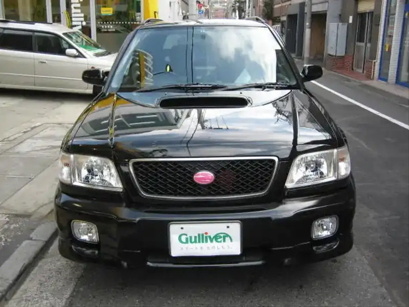 カタログ画像：フォレスター（FORESTER） Ｓ／ｔｂ 2000年12月 GF-SF5 2000cc ブラックマイカ 燃費10.6km / l  フロント