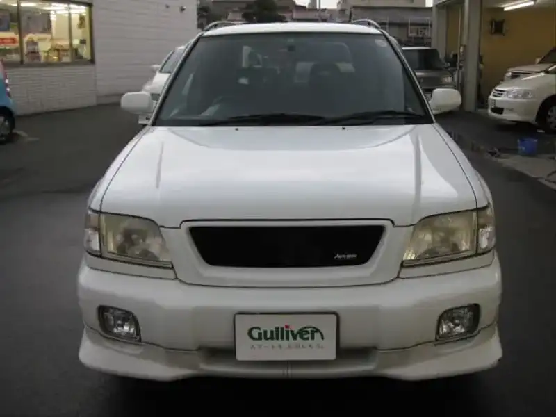 カタログ画像：フォレスター（FORESTER） Ｓ／２０ 2000年1月 GF-SF5 2000cc ピュアホワイト 燃費13.4km / l  フロント