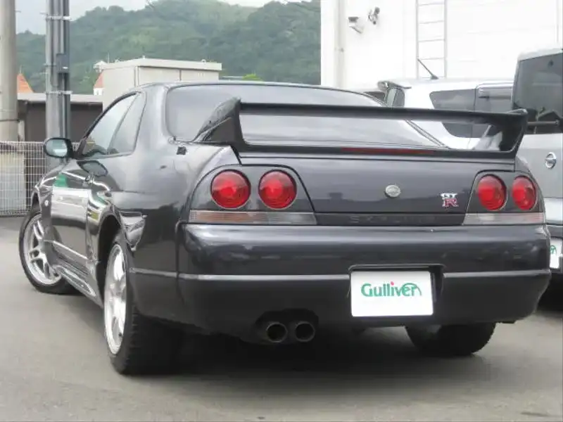 1501496 | カタログ画像：スカイライン（SKYLINE） ＧＴ－Ｒ 1995年1月 E-BCNR33 2600cc ミッドナイトパープル（Ｐ） バック