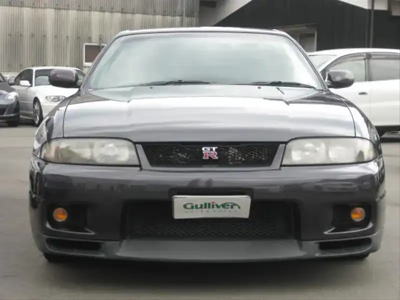 カタログ画像：スカイライン（SKYLINE） ＧＴ－Ｒ 1995年1月 E-BCNR33 2600cc ミッドナイトパープル（Ｐ） 燃費8.1km / l  フロント