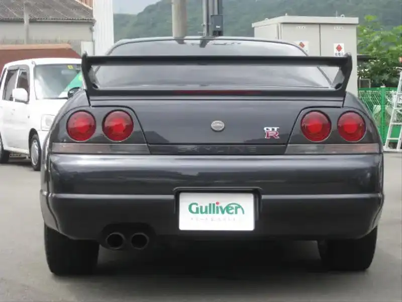 カタログ画像：スカイライン（SKYLINE） ＧＴ－Ｒ 1995年1月 E-BCNR33 2600cc ミッドナイトパープル（Ｐ） 燃費8.1km / l  バック