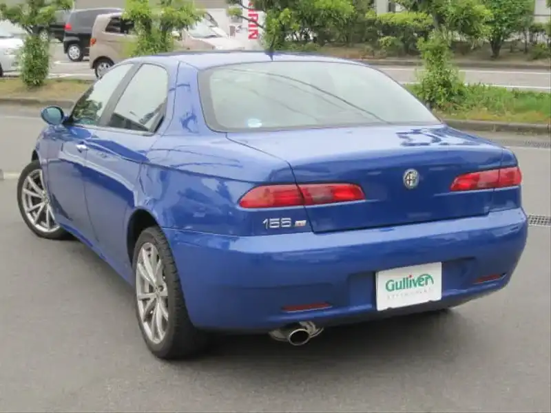 9003300 | カタログ画像：アルファ１５６（ALFA 156） ２．５ Ｖ６ ２４Ｖ 2002年7月 GH-932AC 2500cc メタリックブルー バック