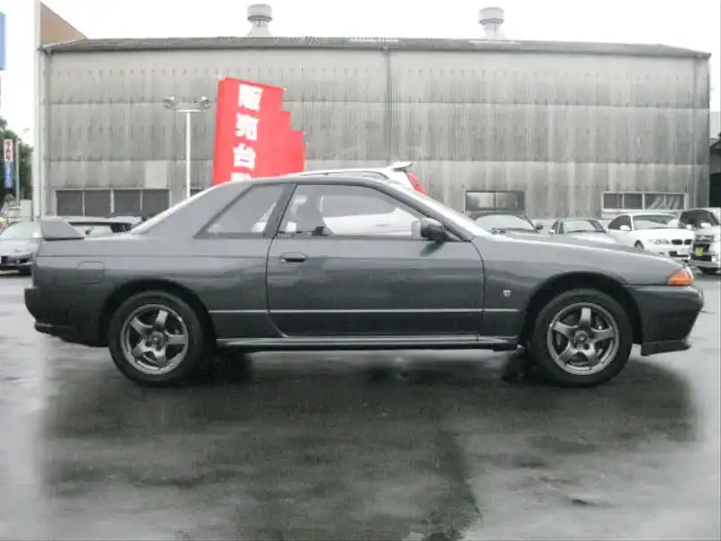 カタログ画像：スカイライン（SKYLINE） ＧＴ－Ｒニスモ 1990年2月 E-BNR32 2600cc ガングレーメタリック 外装