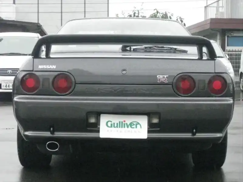 カタログ画像：スカイライン（SKYLINE） ＧＴ－Ｒニスモ 1990年2月 E-BNR32 2600cc ガングレーメタリック バック