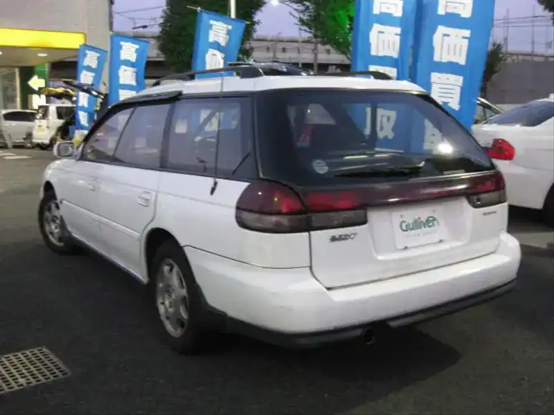 カタログ画像：レガシィツーリングワゴン（LEGACY TOURING WAGON） ２５０Ｔ 1997年9月 E-BG9 2500cc ピュアホワイト 燃費10.6km / l  バック