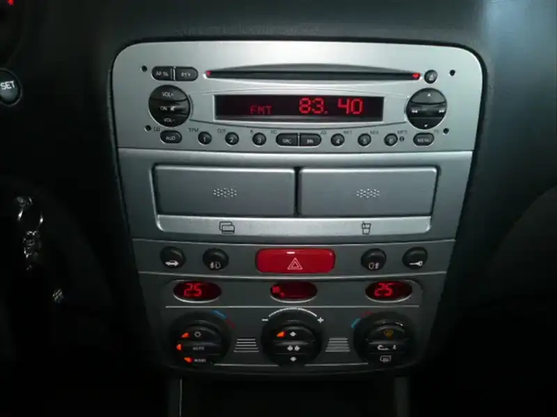 カタログ画像：アルファ１４７（ALFA 147） スポルティーバ ２．０ ツインスパーク 2007年9月 ABA-937AB 2000cc 燃費9.5km / l  内装