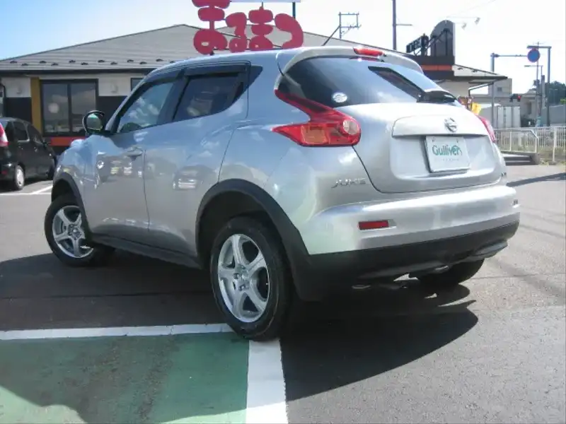 カタログ画像：ジューク（JUKE） １５ＲＸ 2010年6月 DBA-YF15 1500cc ダイヤモンドシルバー（Ｍ） 燃費17.2km / l バック