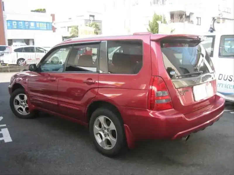 カタログ画像：フォレスター（FORESTER） ＸＴ 2003年2月 TA-SG5 2000cc コアレッド・メタリック 燃費13.0km / l  バック