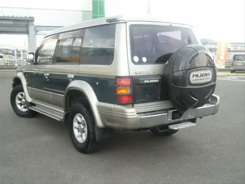 カタログ画像：パジェロ（PAJERO） キックアップルーフ ＸＥバン 1995年8月 KC-V46V 2800cc サーストングレイ（Ｐ） バック